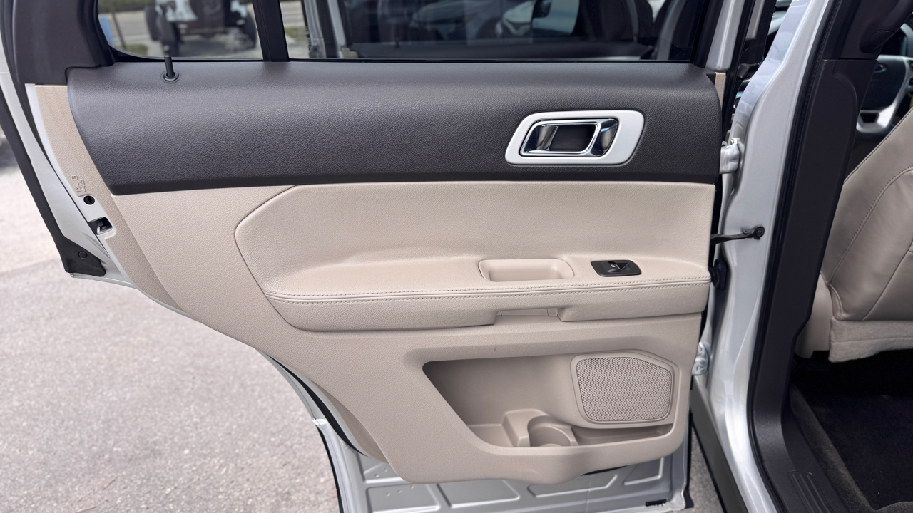 Ford Explorer FWD 4dr XLT 2012