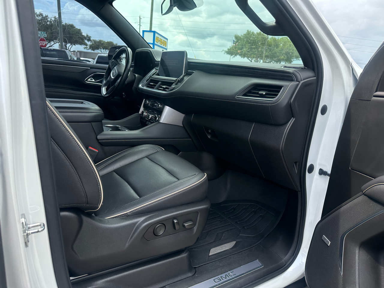 GMC Yukon 4WD 4dr SLT 2021