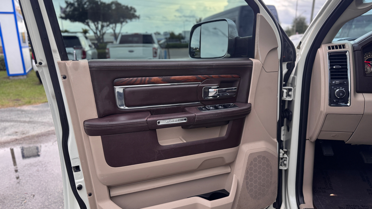 RAM 1500 Longhorn 4x4 Crew Cab 6'4" Box 2017 RAM 1500 Longhorn 4x4 Crew Cab 6'4" Box 2017