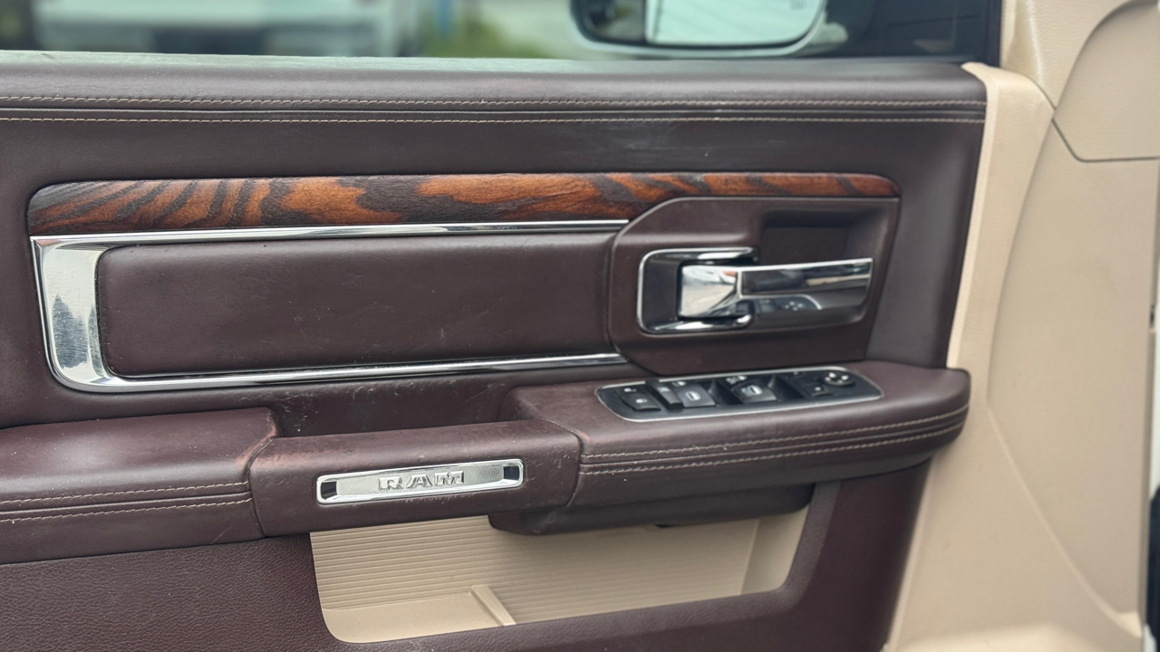 RAM 1500 Longhorn 4x4 Crew Cab 6'4" Box 2017 RAM 1500 Longhorn 4x4 Crew Cab 6'4" Box 2017