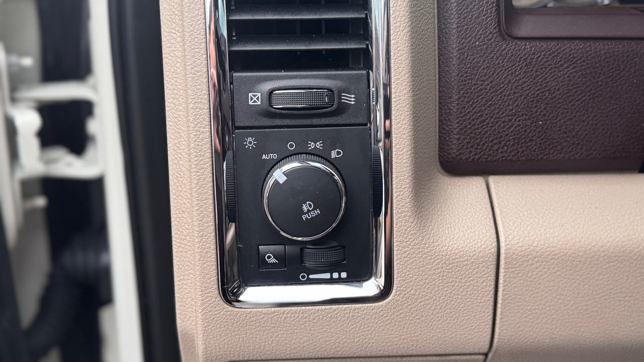 RAM 1500 Longhorn 4x4 Crew Cab 6'4" Box 2017 RAM 1500 Longhorn 4x4 Crew Cab 6'4" Box 2017