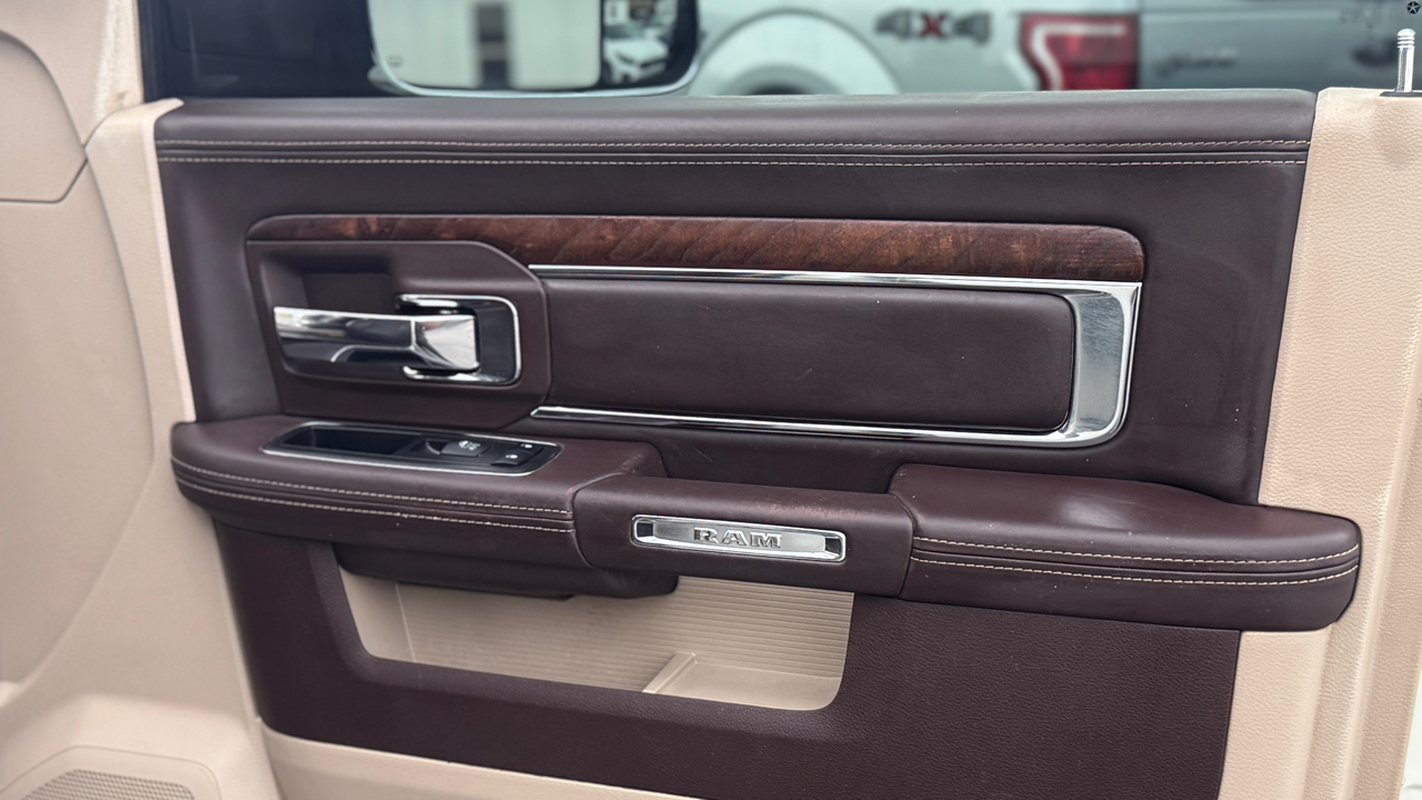 RAM 1500 Longhorn 4x4 Crew Cab 6'4" Box 2017 RAM 1500 Longhorn 4x4 Crew Cab 6'4" Box 2017