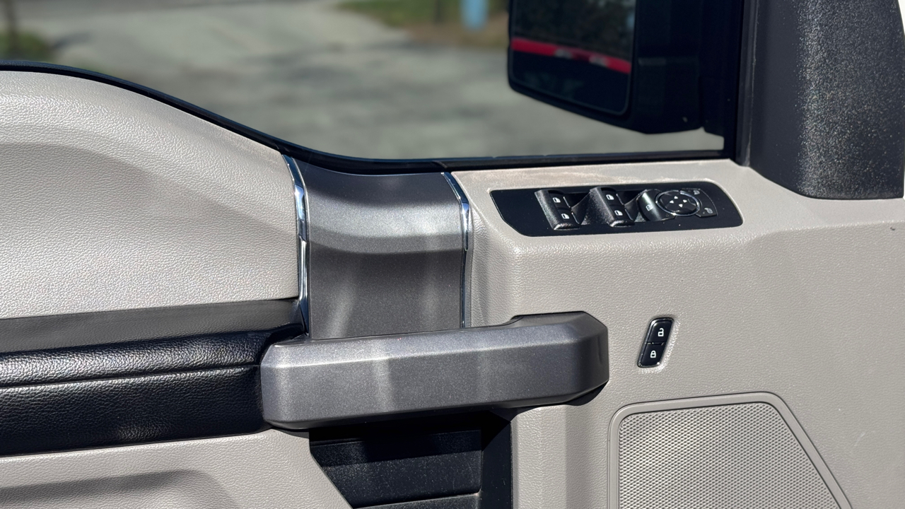 Ford F-150 2WD SuperCrew 145" XLT 2015 Ford F-150 2WD SuperCrew 145" XLT 2015