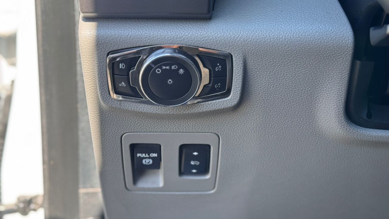 Ford F-150 2WD SuperCrew 145" XLT 2015 Ford F-150 2WD SuperCrew 145" XLT 2015