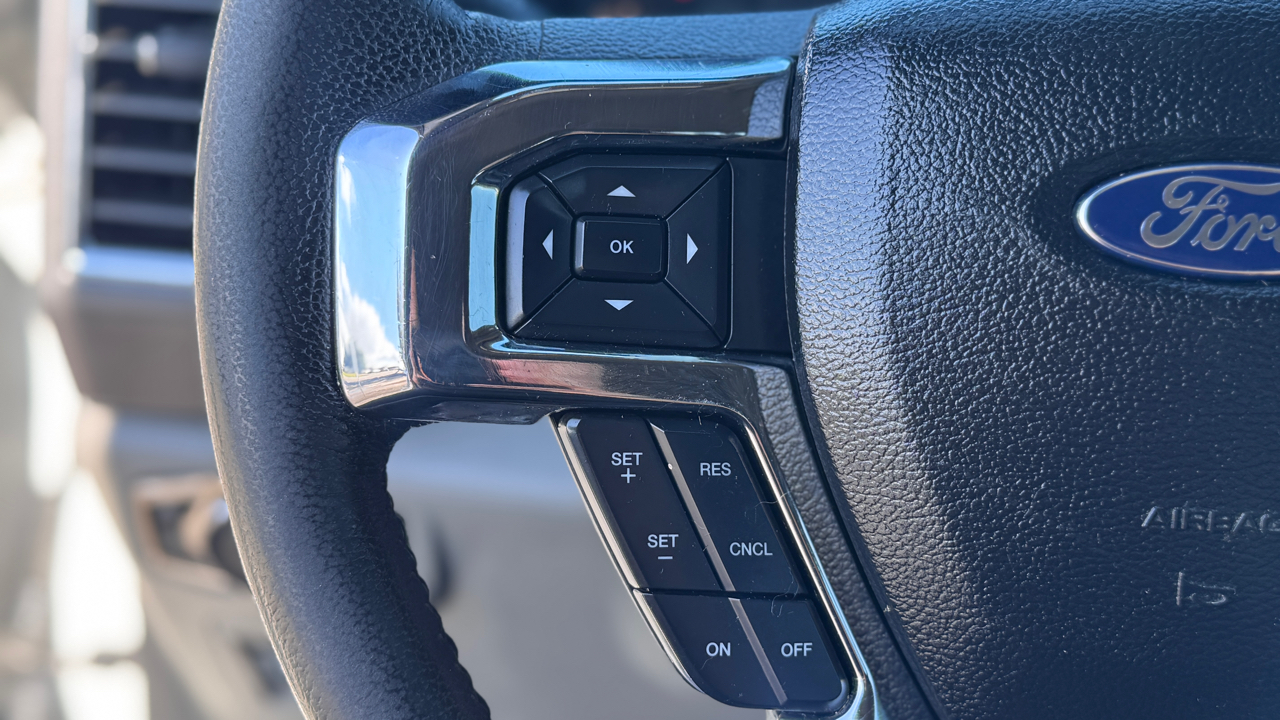 Ford F-150 2WD SuperCrew 145" XLT 2015 Ford F-150 2WD SuperCrew 145" XLT 2015