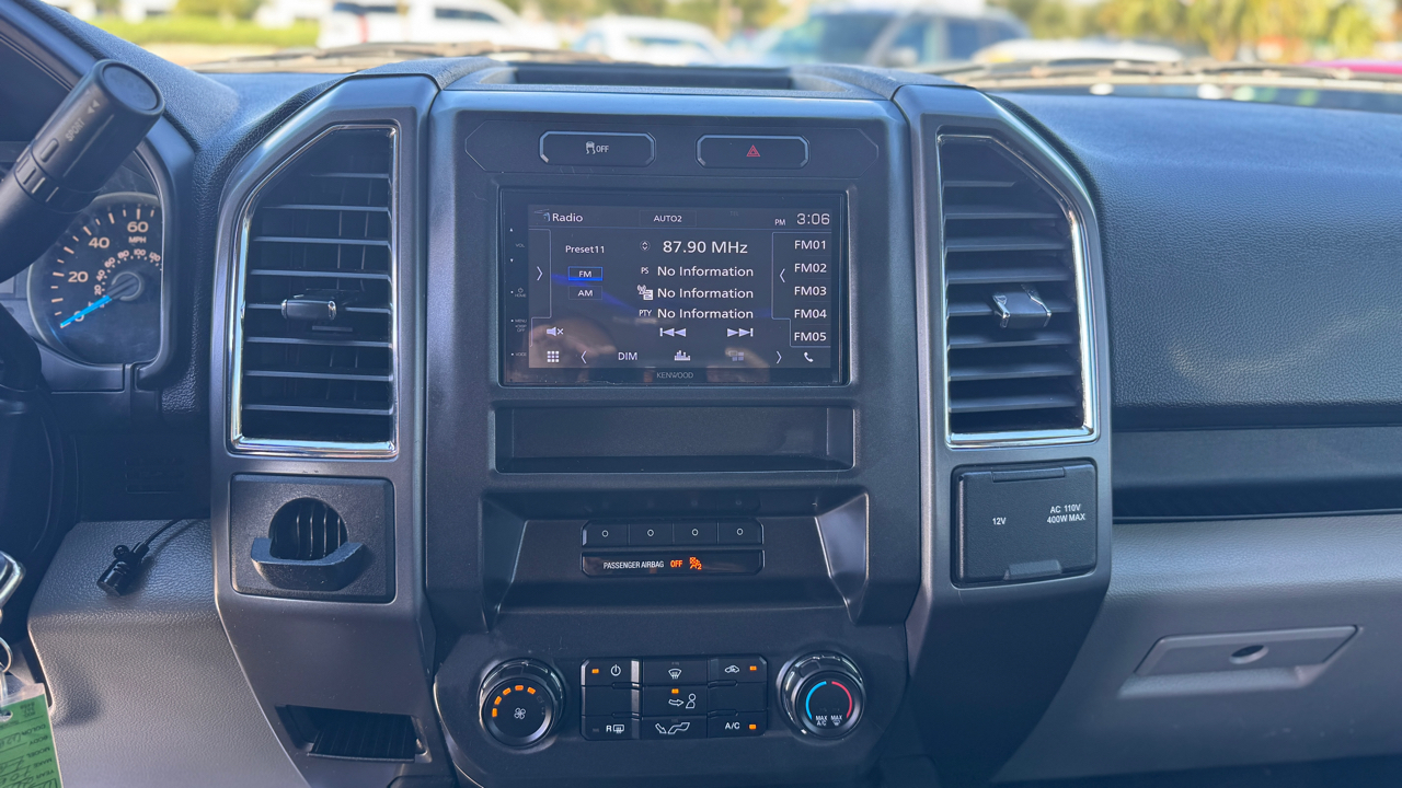 Ford F-150 2WD SuperCrew 145" XLT 2015 Ford F-150 2WD SuperCrew 145" XLT 2015