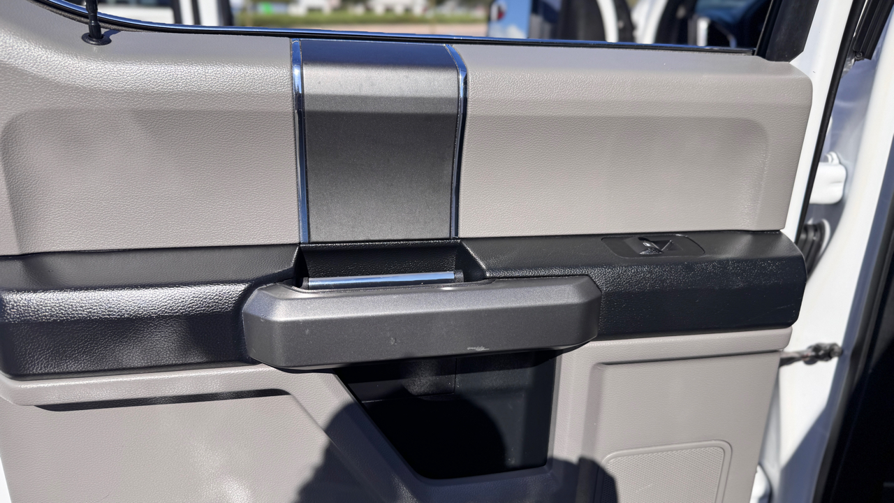 Ford F-150 2WD SuperCrew 145" XLT 2015 Ford F-150 2WD SuperCrew 145" XLT 2015