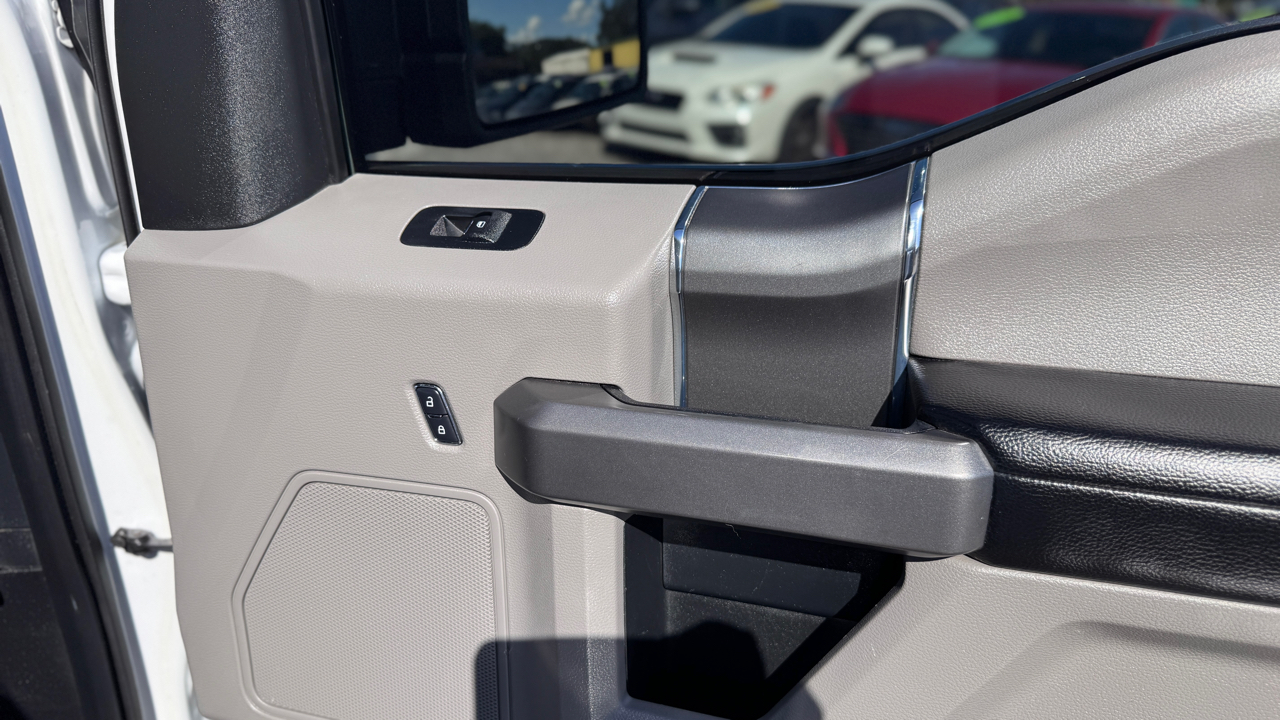 Ford F-150 2WD SuperCrew 145" XLT 2015 Ford F-150 2WD SuperCrew 145" XLT 2015