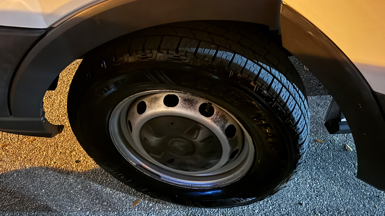 Ford Transit Van T-250 148" Med Rf 9000 GVWR Dual Dr 2017