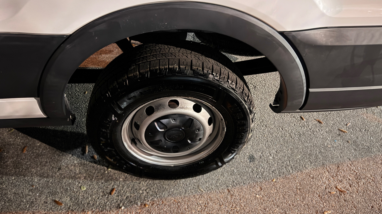 Ford Transit Van T-250 148" Med Rf 9000 GVWR Dual Dr 2017