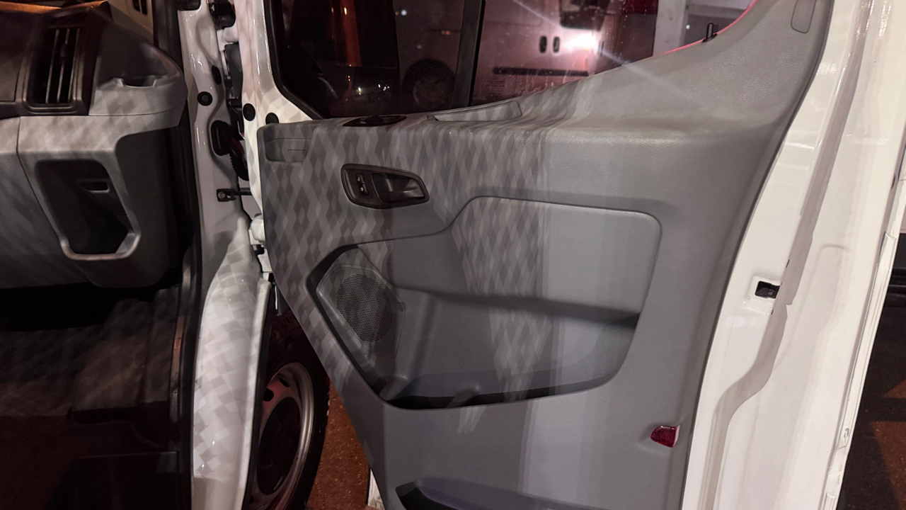 Ford Transit Van T-250 148" Med Rf 9000 GVWR Dual Dr 2017