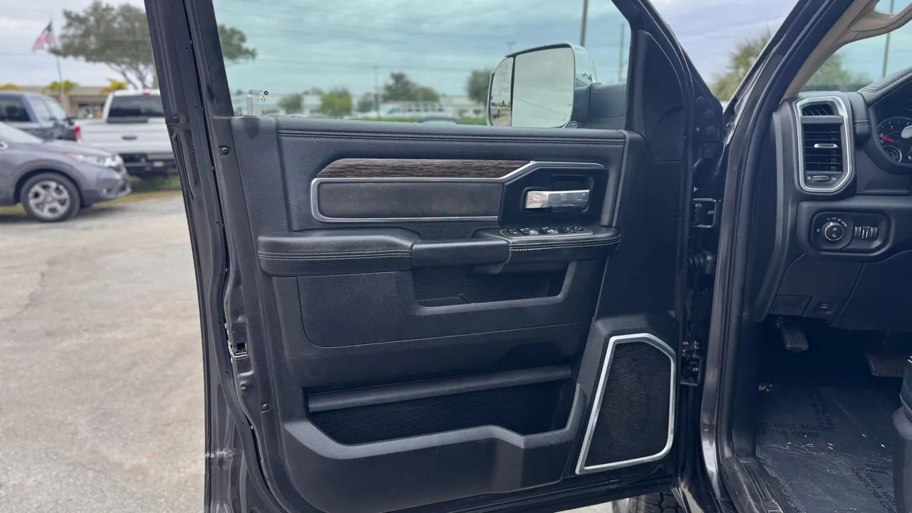 RAM 2500 Laramie 4x4 Crew Cab 6'4" Box 2021