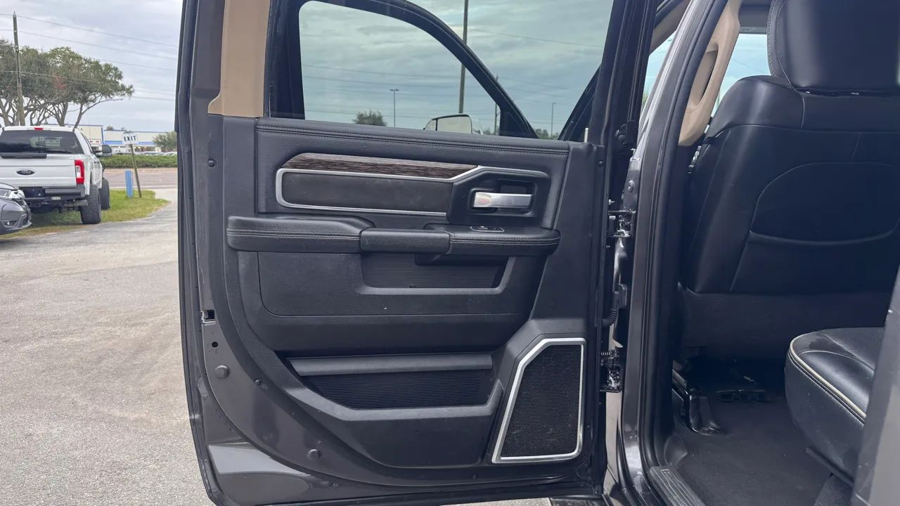 RAM 2500 Laramie 4x4 Crew Cab 6'4" Box 2021