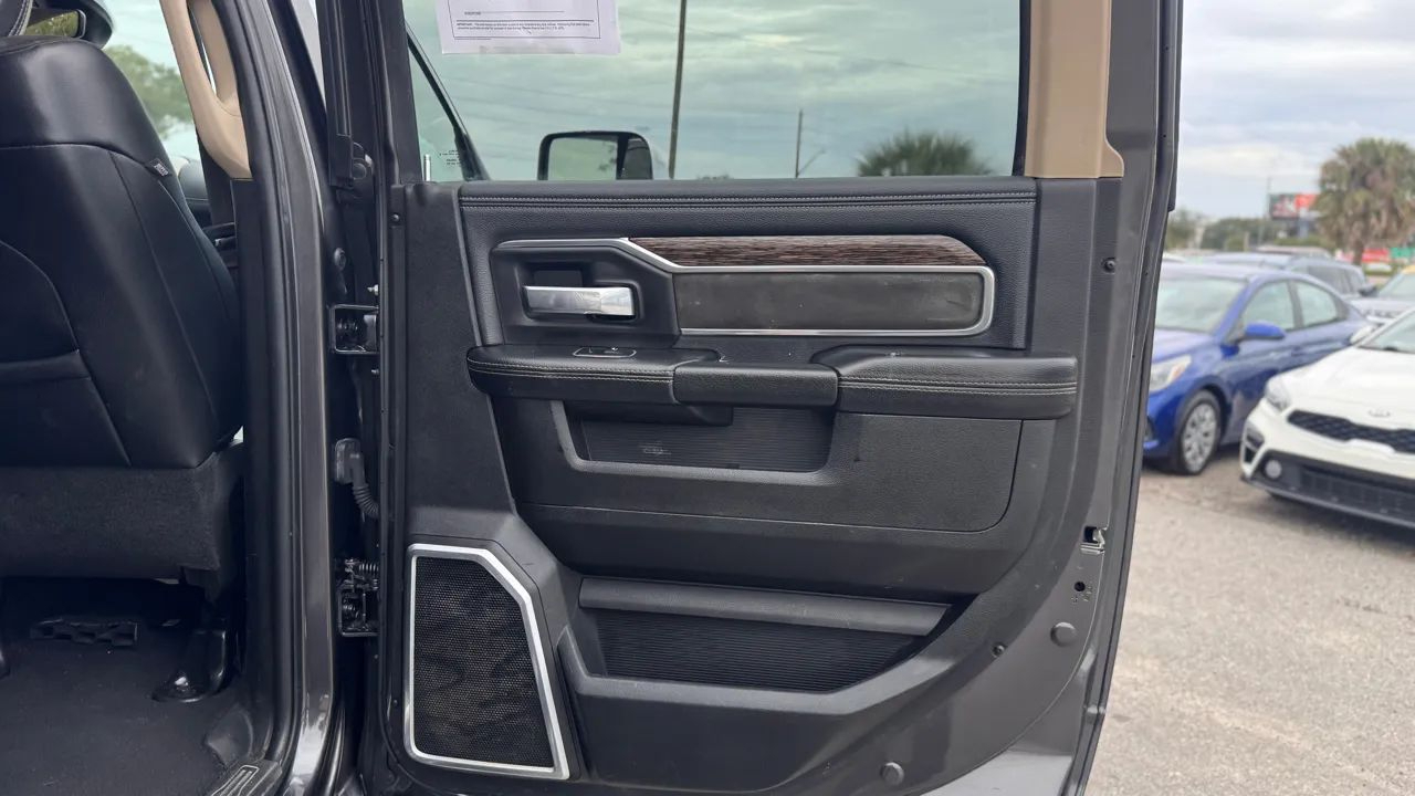 RAM 2500 Laramie 4x4 Crew Cab 6'4" Box 2021