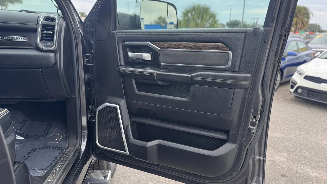 RAM 2500 Laramie 4x4 Crew Cab 6'4" Box 2021