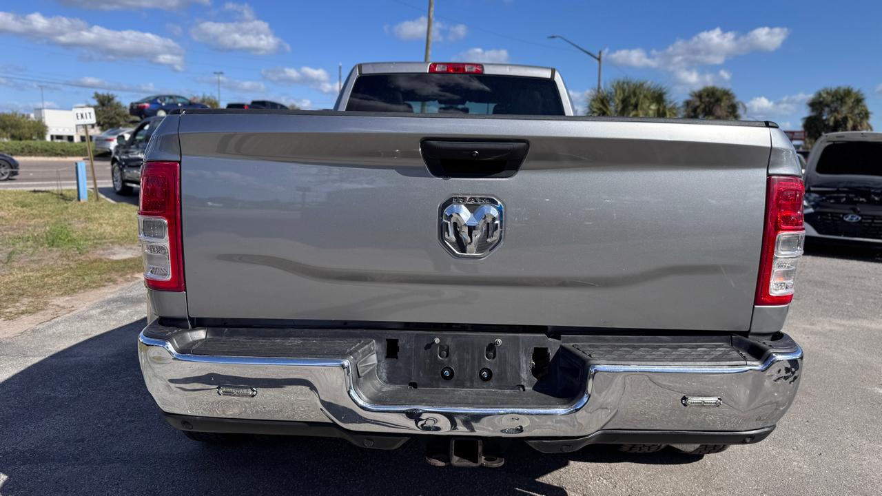 RAM 3500 Tradesman 4x4 Crew Cab 8' Box 2022