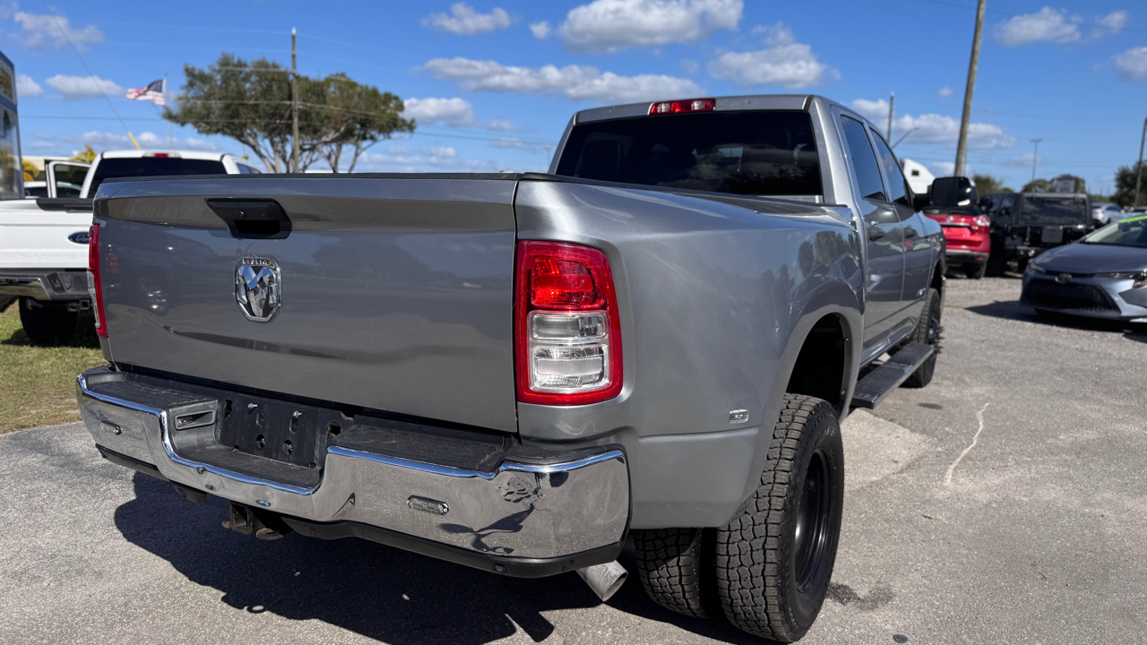 RAM 3500 Tradesman 4x4 Crew Cab 8' Box 2022