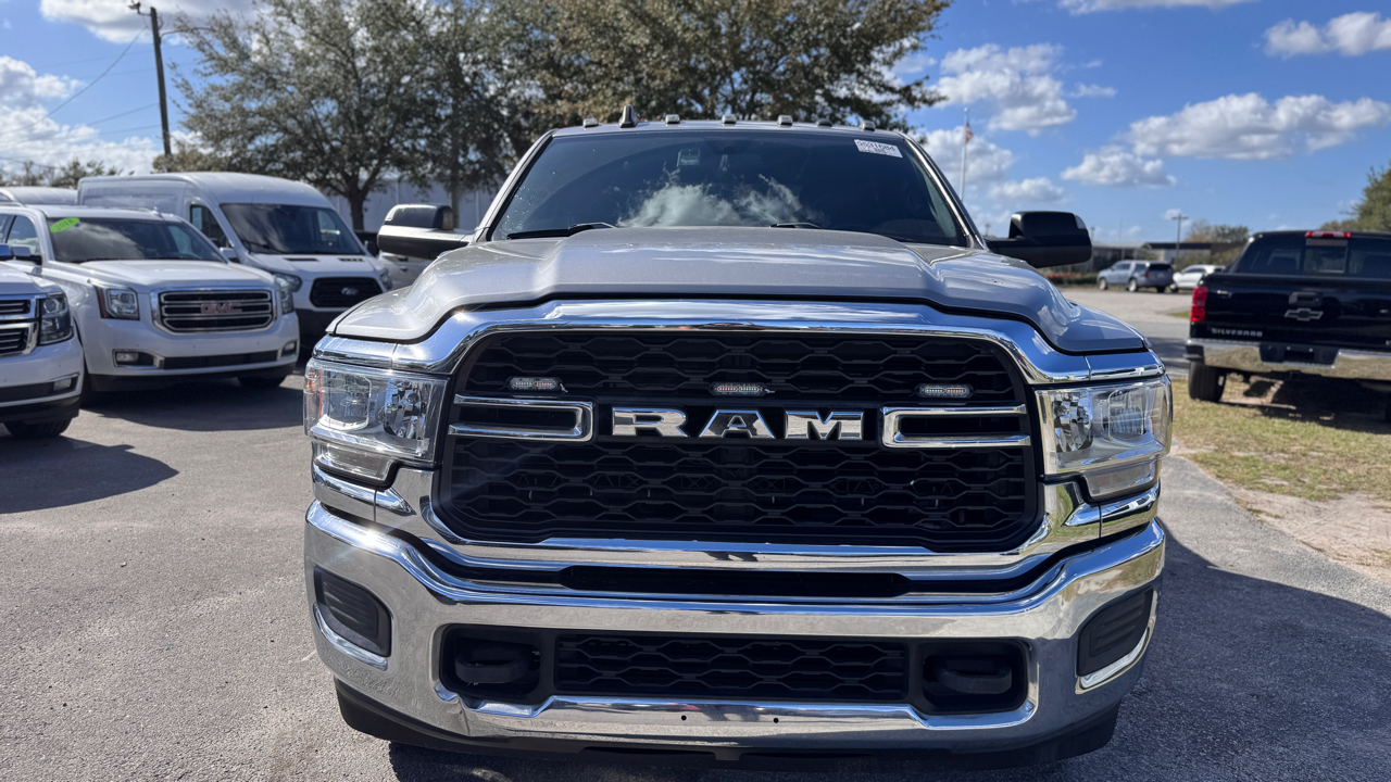 RAM 3500 Tradesman 4x4 Crew Cab 8' Box 2022