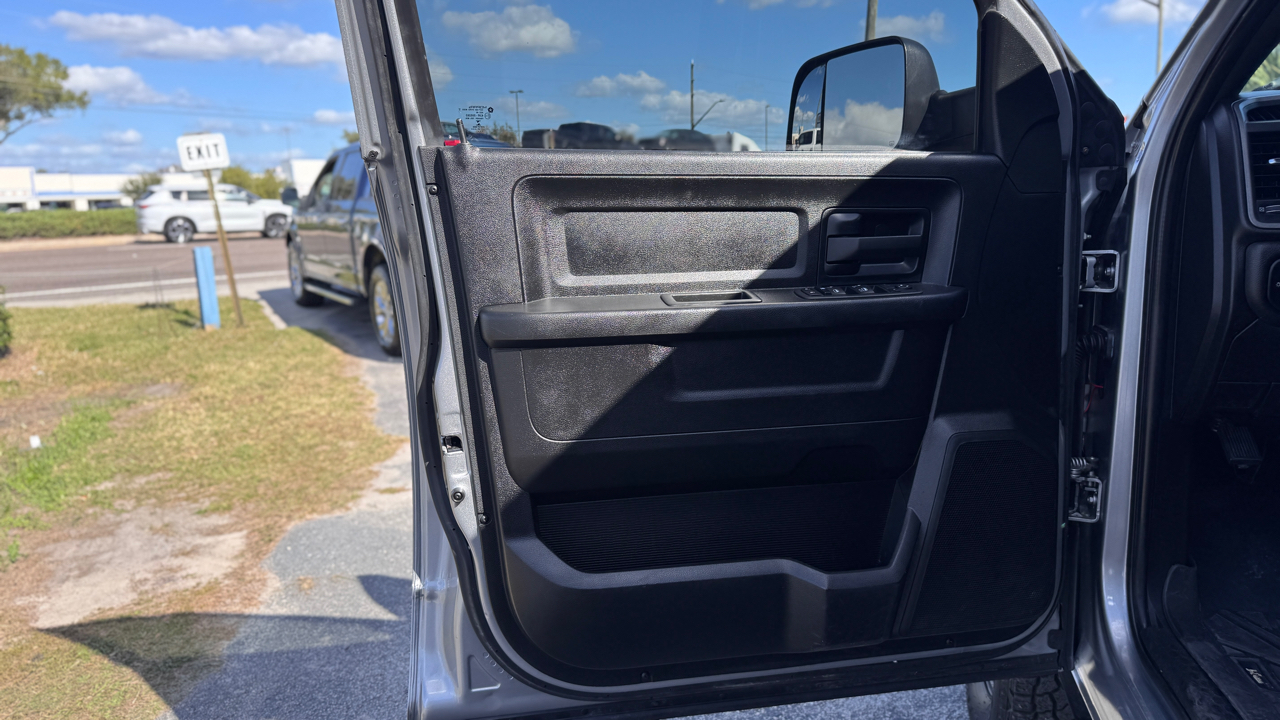 RAM 3500 Tradesman 4x4 Crew Cab 8' Box 2022