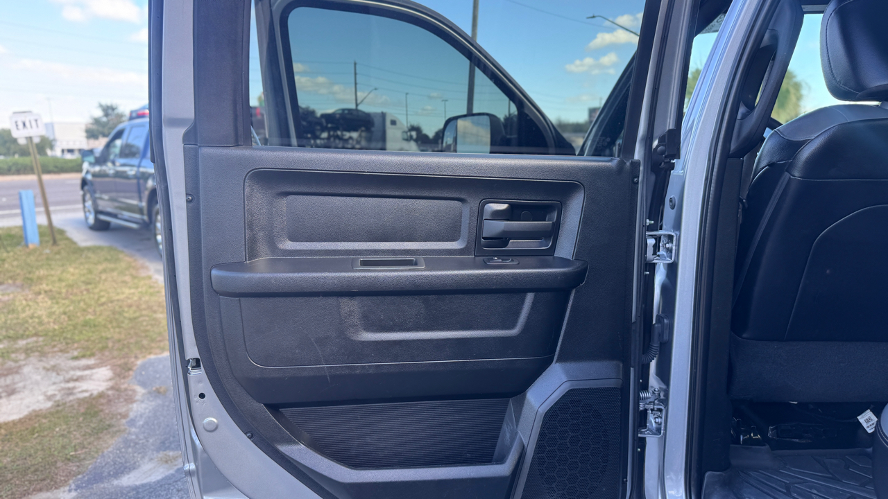 RAM 3500 Tradesman 4x4 Crew Cab 8' Box 2022