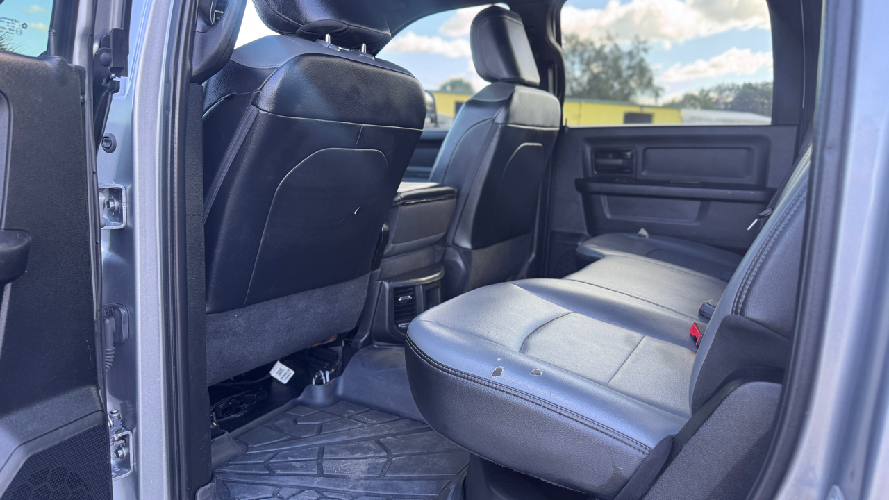 RAM 3500 Tradesman 4x4 Crew Cab 8' Box 2022