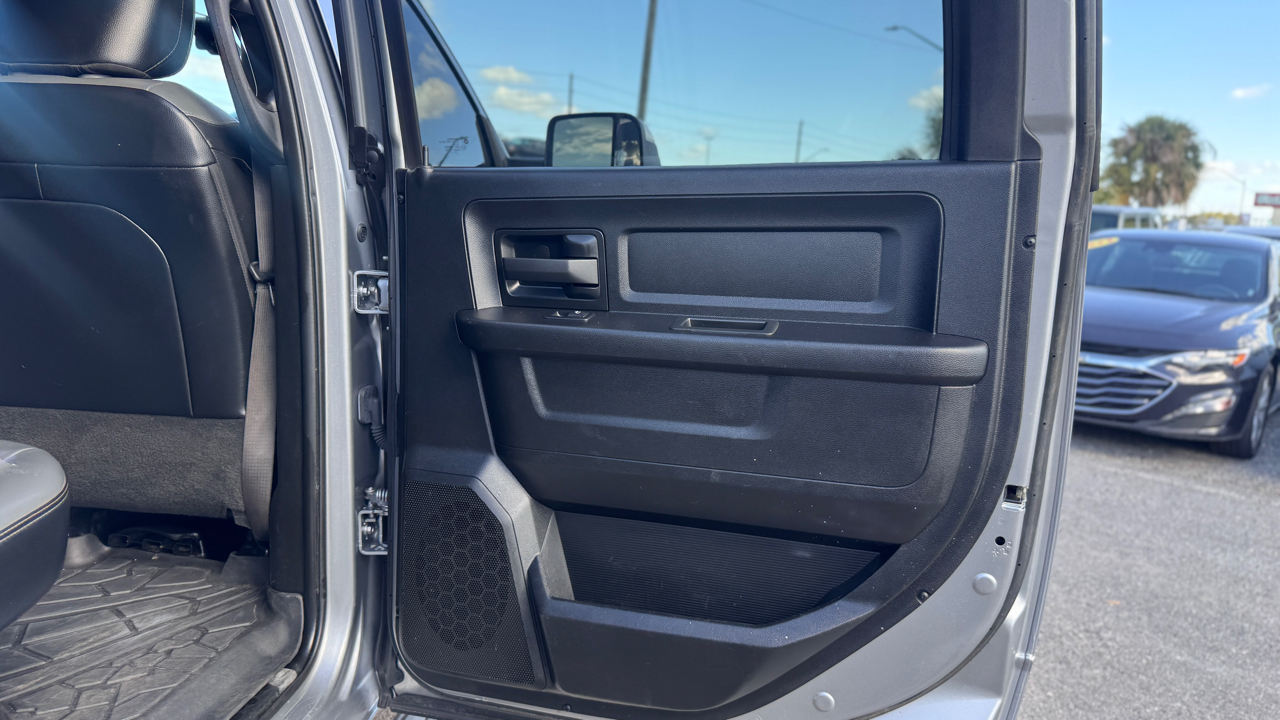 RAM 3500 Tradesman 4x4 Crew Cab 8' Box 2022