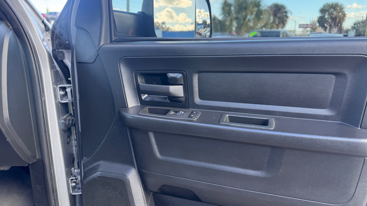 RAM 3500 Tradesman 4x4 Crew Cab 8' Box 2022