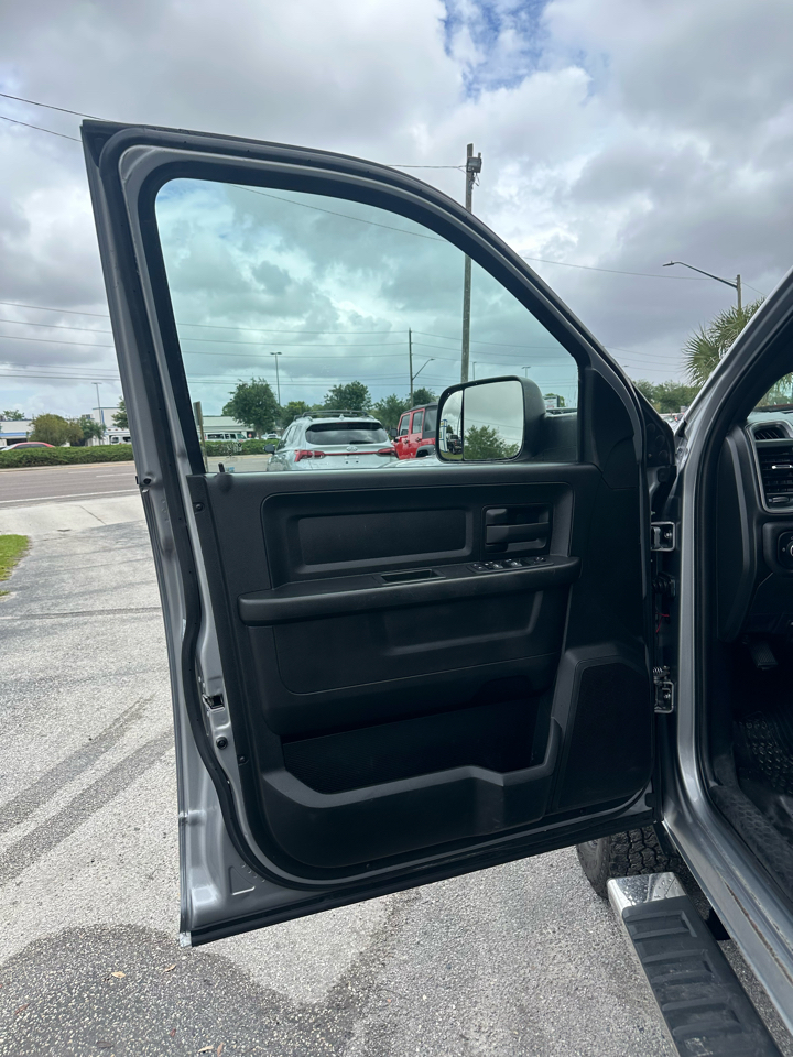 RAM 3500 Tradesman 4x4 Crew Cab 8' Box 2022