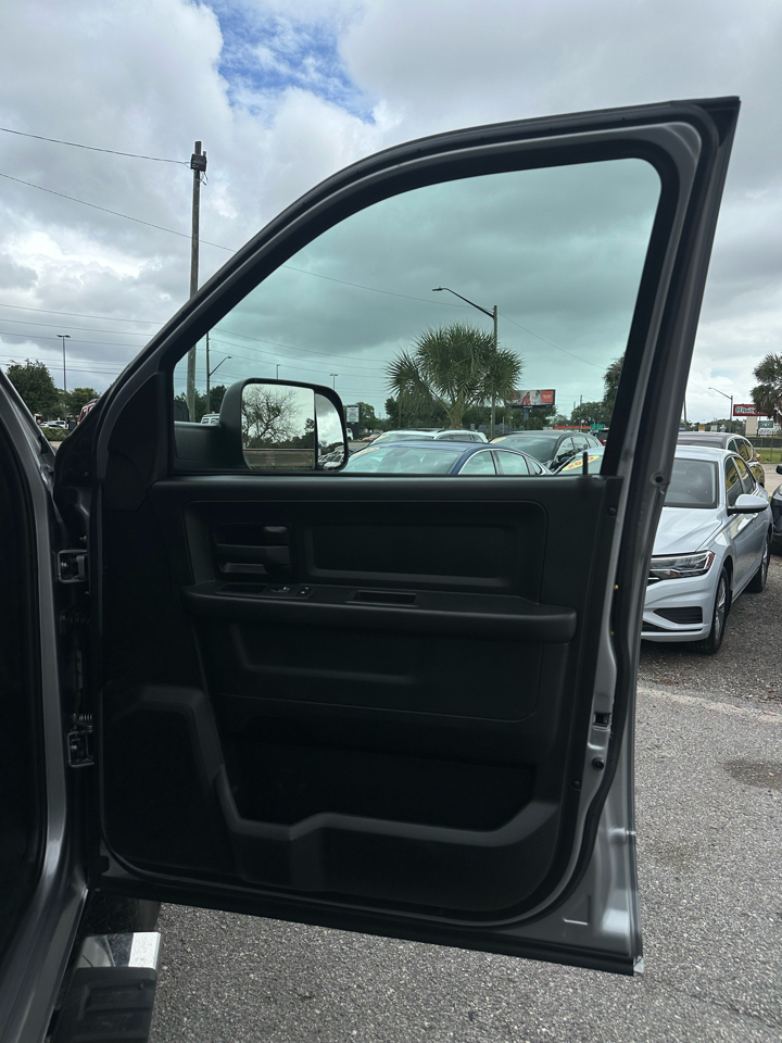 RAM 3500 Tradesman 4x4 Crew Cab 8' Box 2022