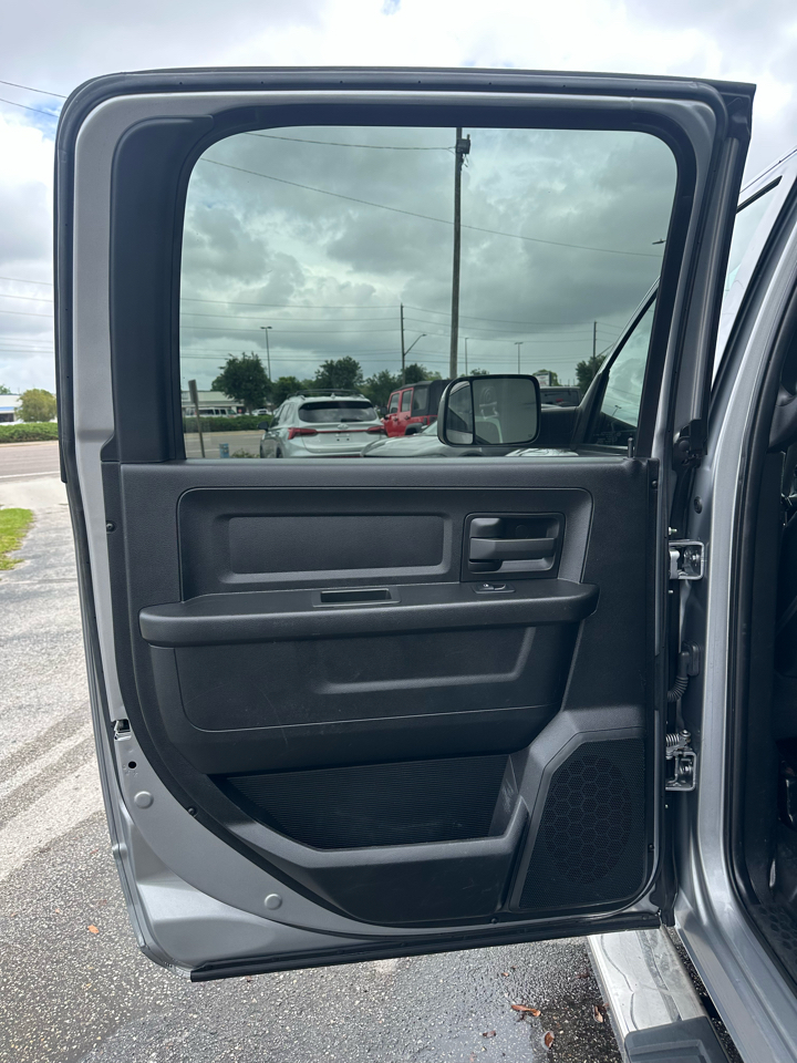 RAM 3500 Tradesman 4x4 Crew Cab 8' Box 2022