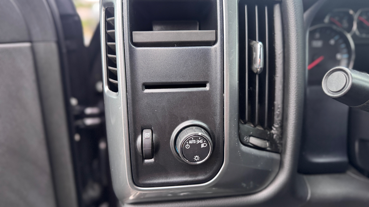 Chevrolet Silverado 1500 2WD Crew Cab 143.5" LT w/1LT 2015