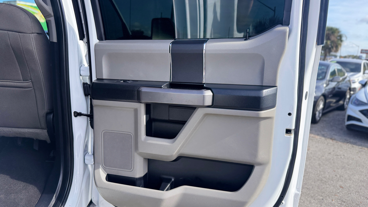 Ford Super Duty F-250 SRW XLT 4WD Crew Cab 8' Box 2019