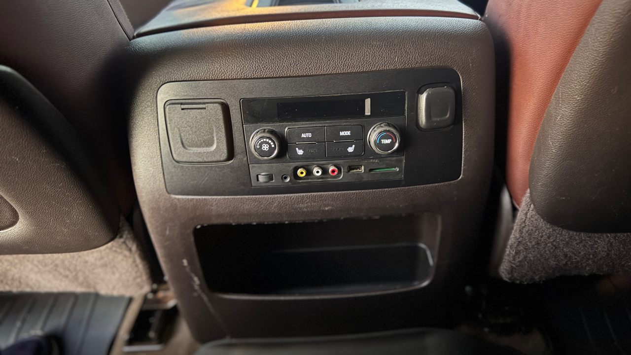 Chevrolet Suburban 2WD 4dr 1500 LTZ 2016