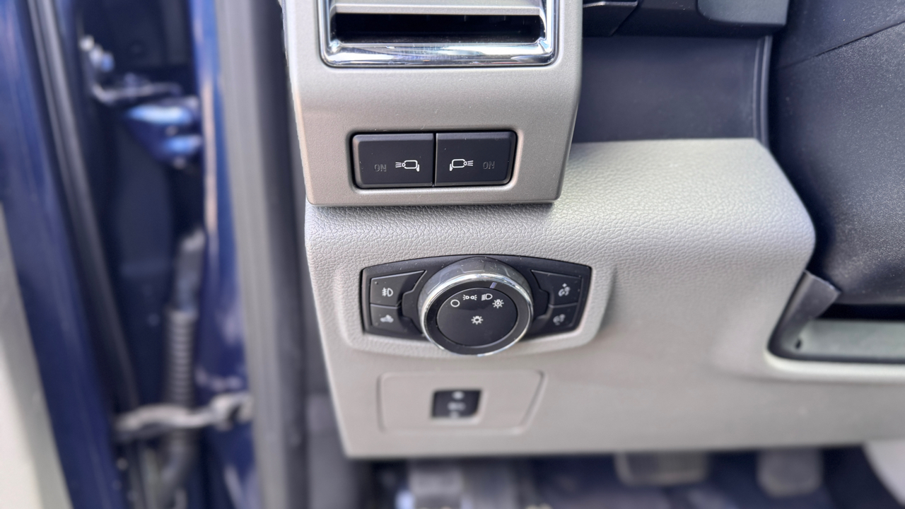 Ford F-150 2WD SuperCrew 157" Lariat 2016