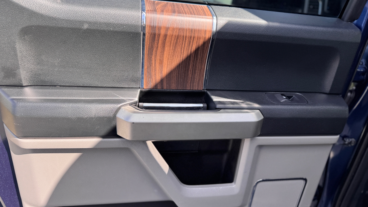 Ford F-150 2WD SuperCrew 157" Lariat 2016