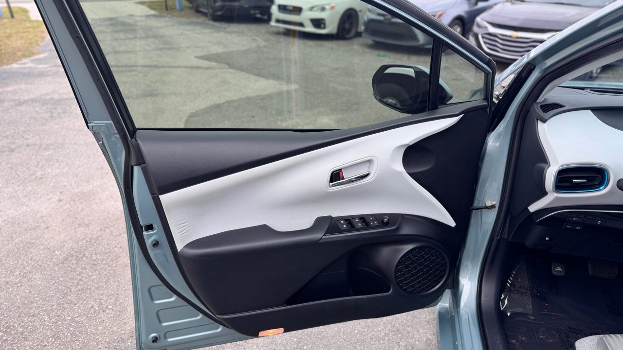 Toyota Prius 5dr HB Three Touring (Natl) 2016