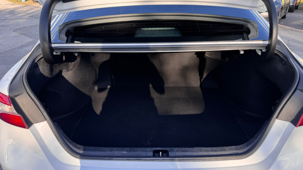 Toyota Camry SE Auto (Natl) 2020