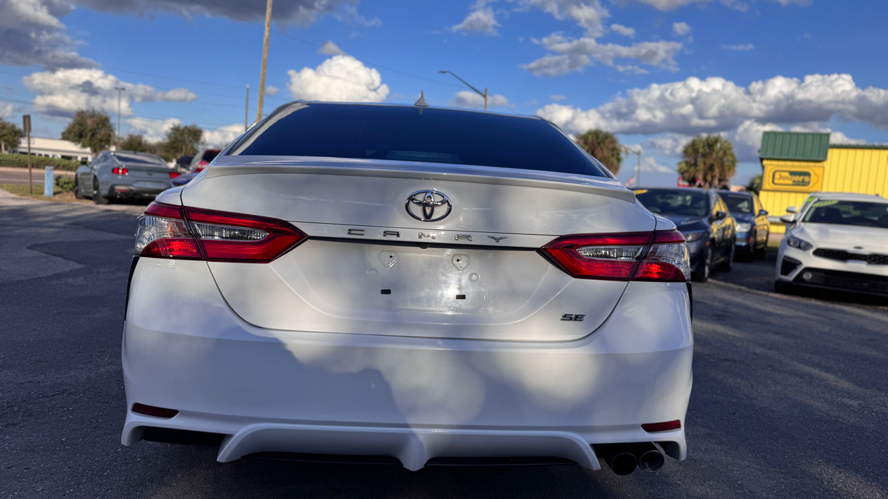 Toyota Camry SE Auto (Natl) 2020