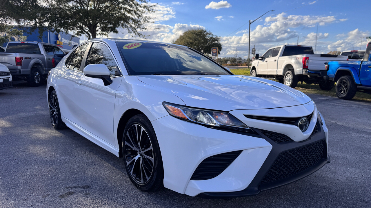 Toyota Camry SE Auto (Natl) 2020