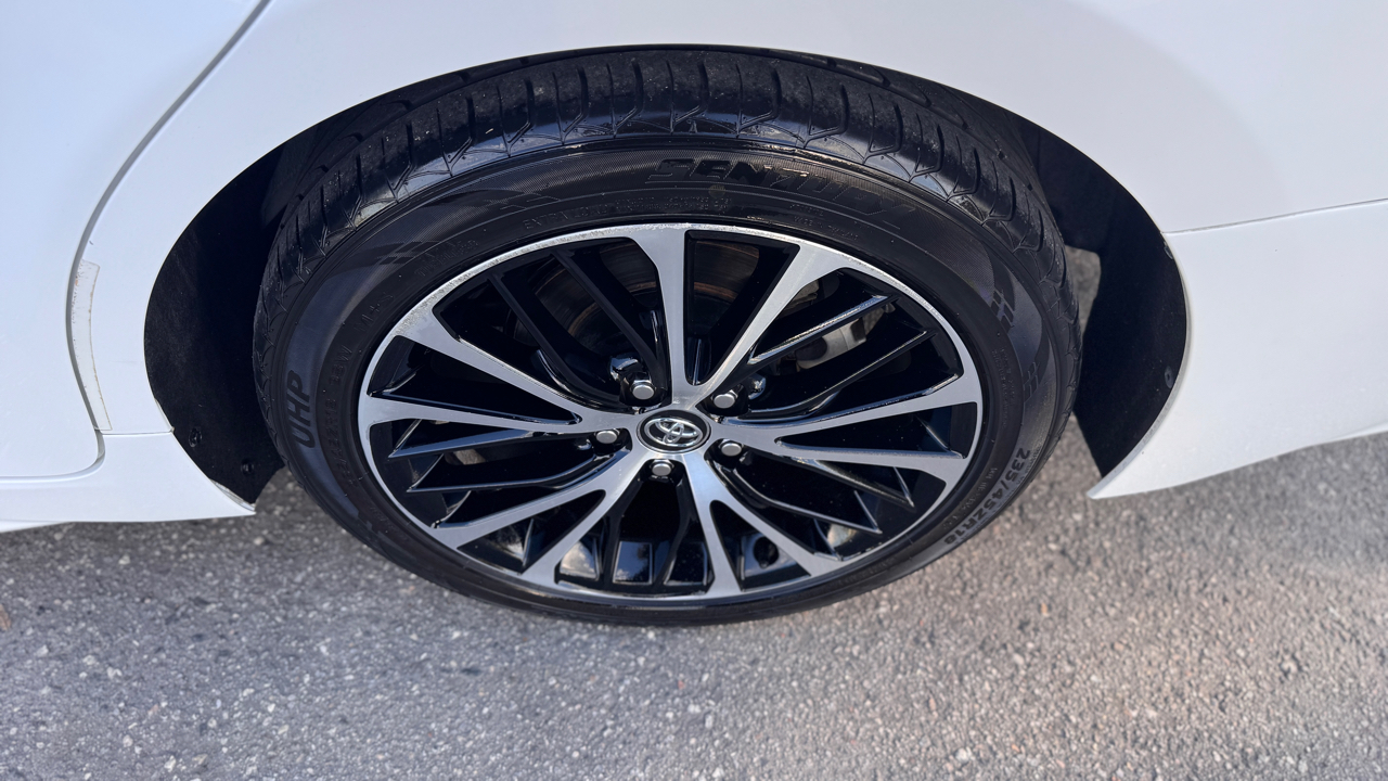 Toyota Camry SE Auto (Natl) 2020