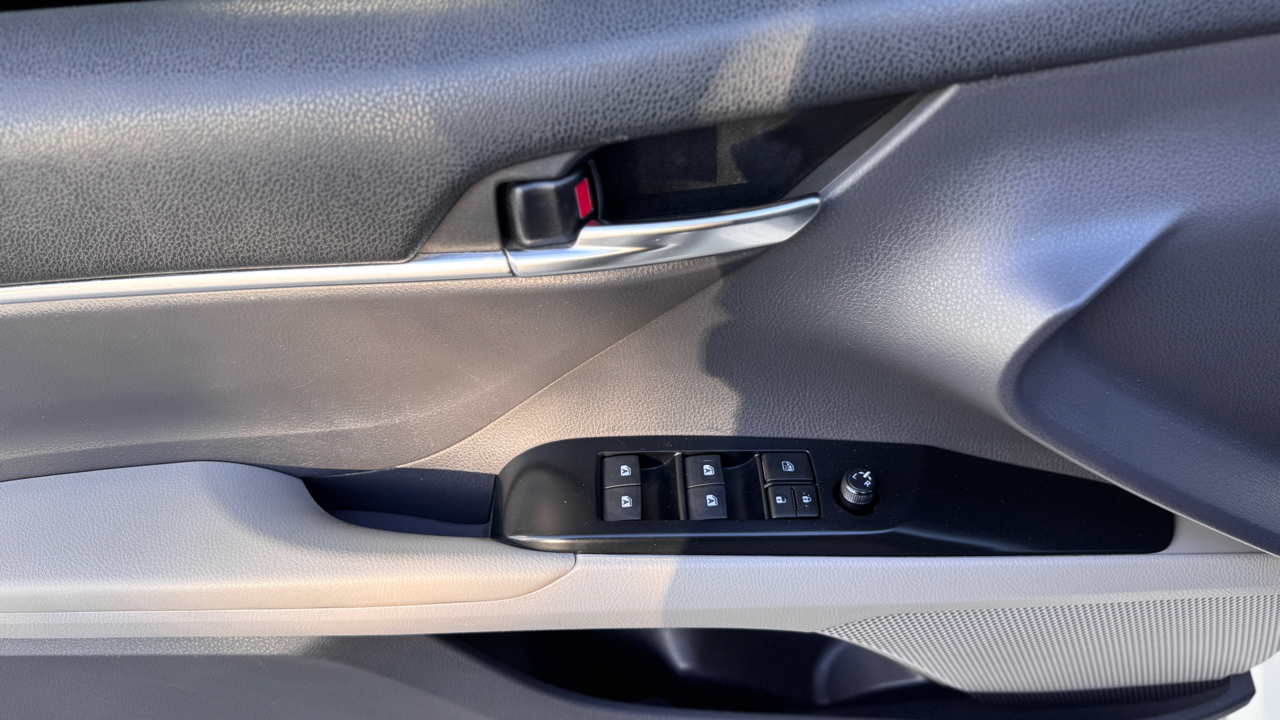 Toyota Camry SE Auto (Natl) 2020