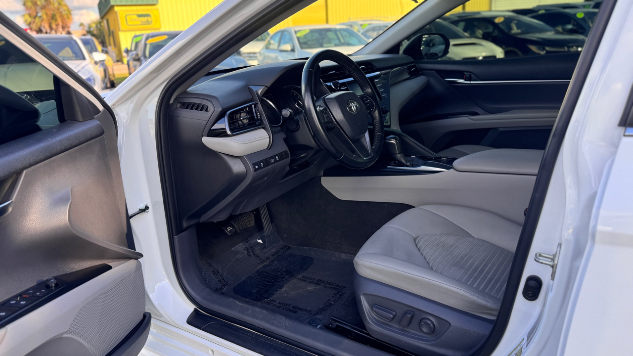 Toyota Camry SE Auto (Natl) 2020