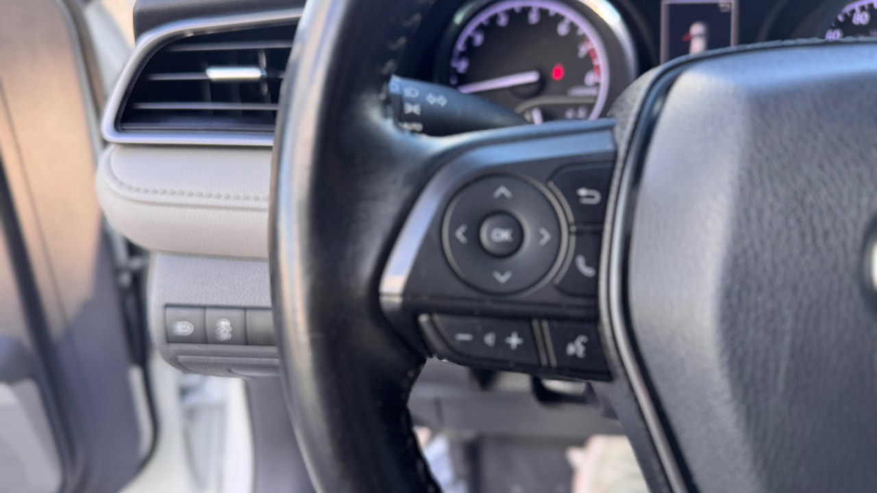 Toyota Camry SE Auto (Natl) 2020