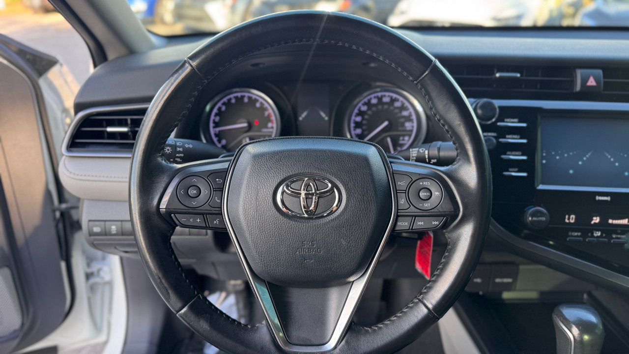 Toyota Camry SE Auto (Natl) 2020