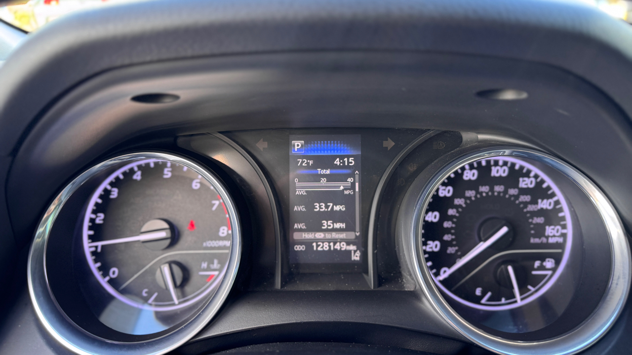 Toyota Camry SE Auto (Natl) 2020