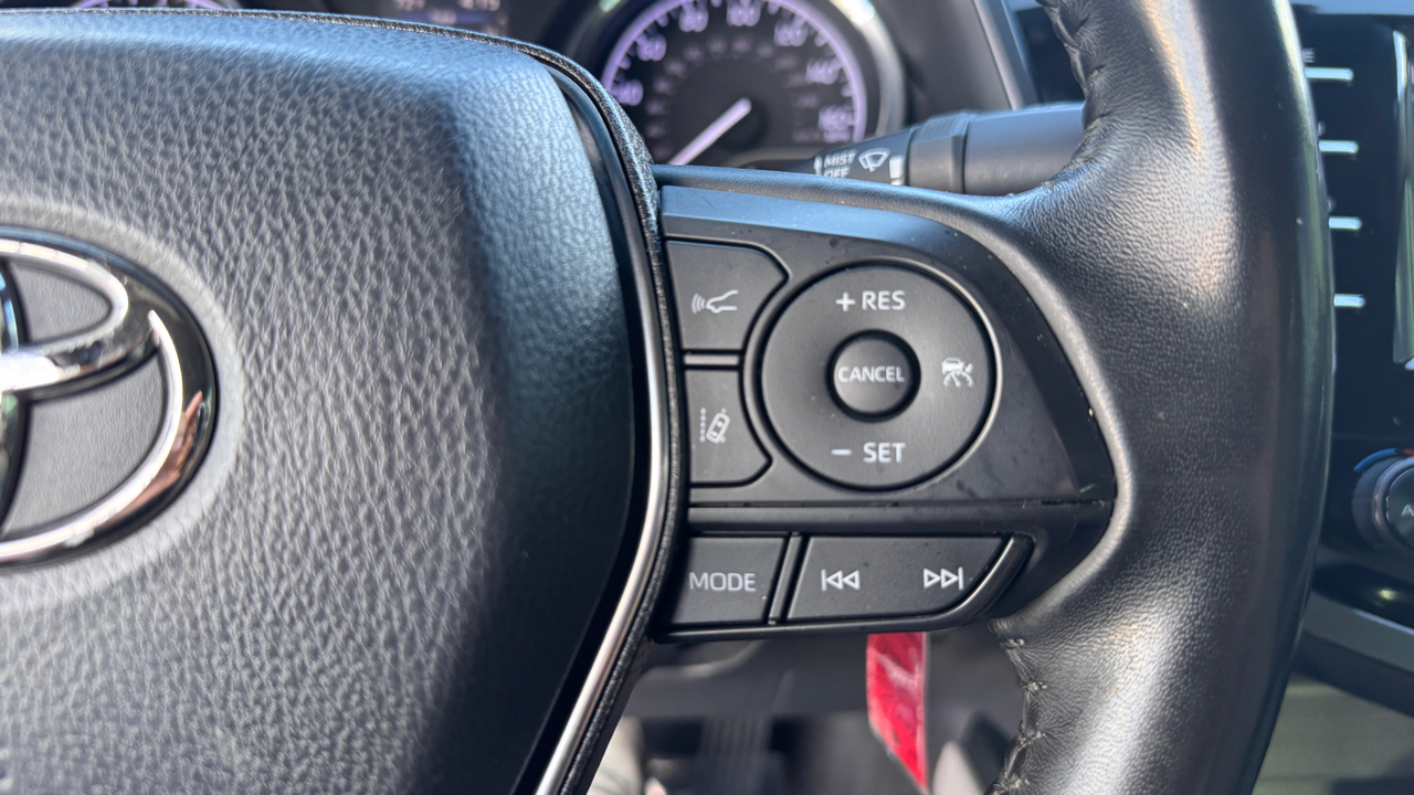 Toyota Camry SE Auto (Natl) 2020