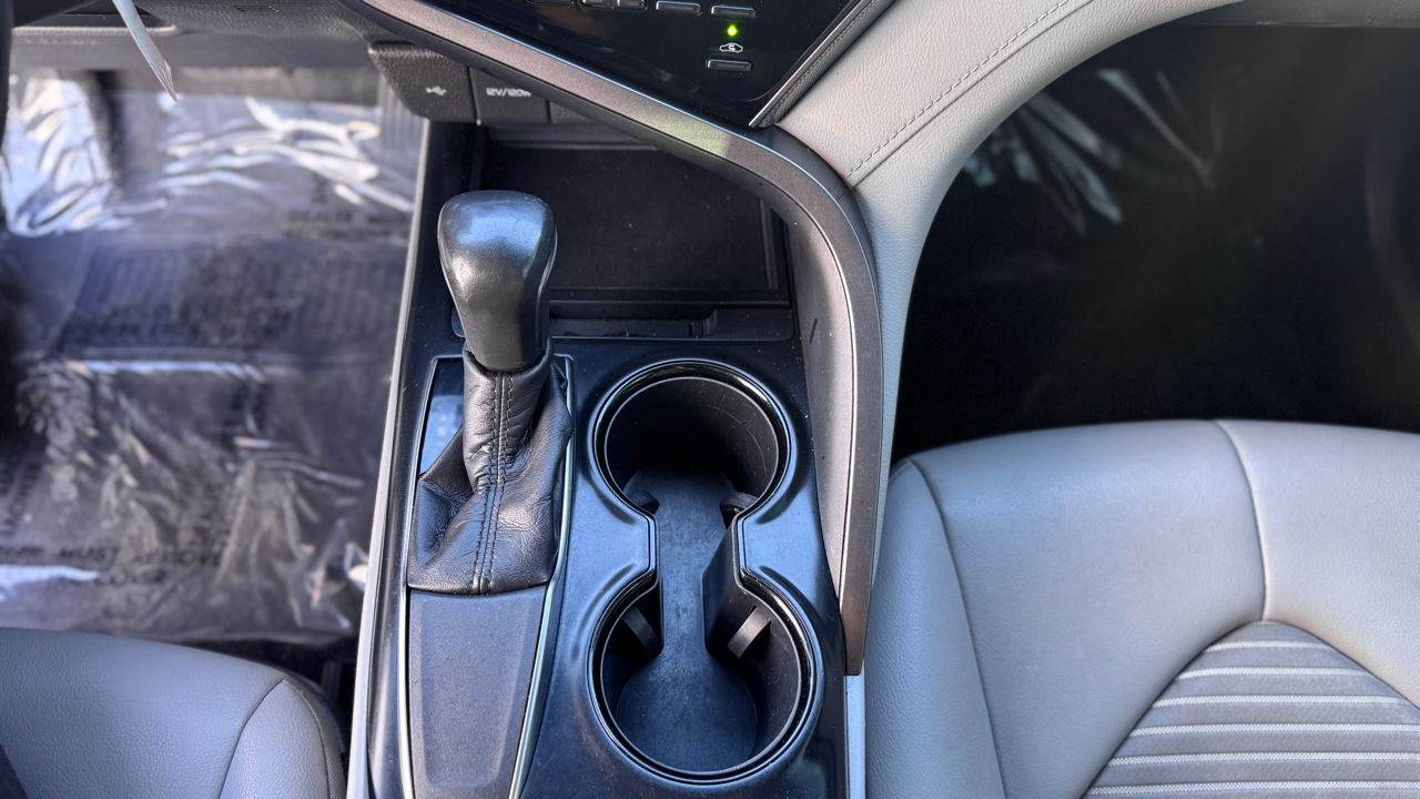 Toyota Camry SE Auto (Natl) 2020