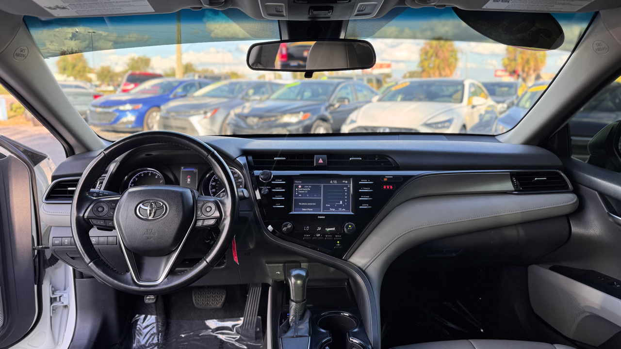 Toyota Camry SE Auto (Natl) 2020