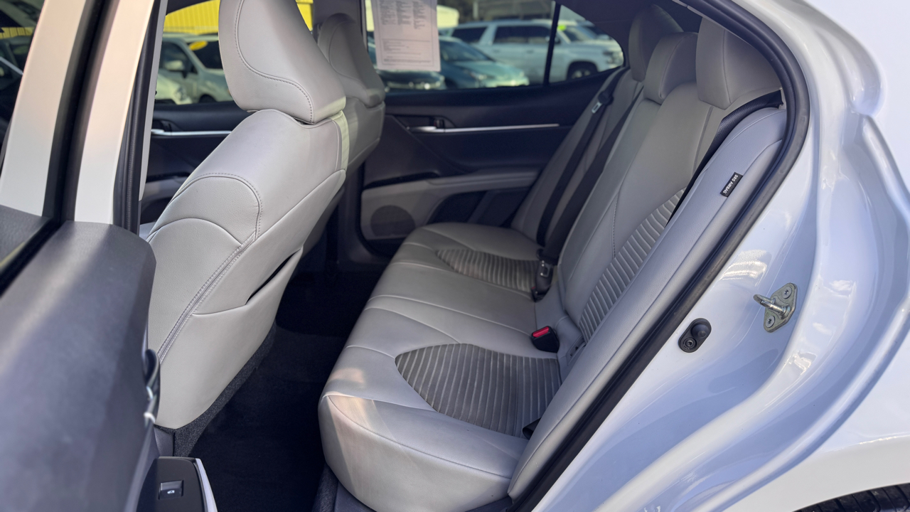 Toyota Camry SE Auto (Natl) 2020