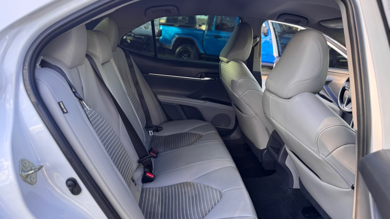 Toyota Camry SE Auto (Natl) 2020